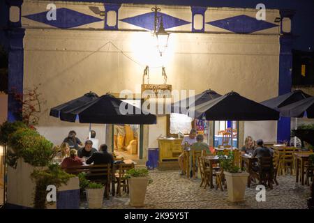 Portogallo, Obidos, piccola città storica, caffè, ristorante, persone, Foto Stock