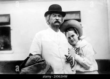 Mark Twain (Clemens, Samuel Langhorne ) - scrittore americano - (1835-1910) nel 1913 e Dorothy Quick nel 1907 Foto Stock