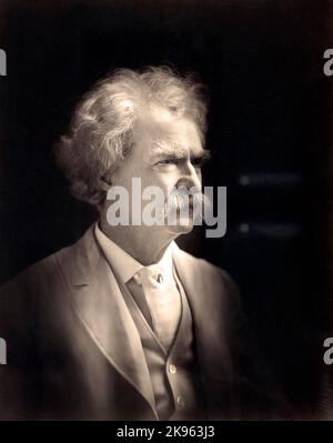 Mark Twain (Clemens, Samuel Langhorne ) - scrittore americano - (1835-1910) nel 1907 di Bradley, A. F. nel 1907 Foto Stock