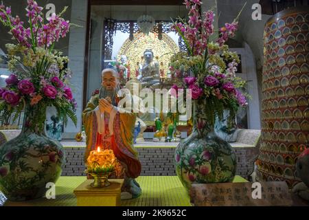 Ipoh, Malesia - 2022 ottobre: Viste del Tempio di Sam Poh Tong, tempio cinese costruito all'interno di una grotta calcarea il 19 ottobre 2022 a Ipoh, Malesia. Foto Stock