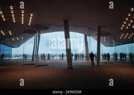 Amburgo, Germania - Settembre 2022: Elbe Philharmonic Hall (Elbphilharmonie) dettagli architettonici dal foyer di osservazione progettato da Herzog - de Meuron Foto Stock