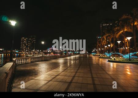 Passeggiata per turisti in Da Nang città di notte Foto Stock