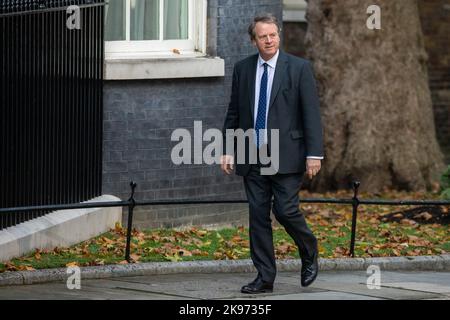 Londra, Regno Unito. 25th ottobre 2022. Alister Jack, deputato conservatore di Dumfries e Galloway, arriva a Downing Street mentre il nuovo primo ministro del Regno Unito, Rishi Sunak, nomina il suo gabinetto. Rishi Sunak è stato nominato primo Ministro da Re Carlo III dopo aver vinto la leadership conservatrice come l'unico candidato che ha ottenuto le 100 candidature da deputati conservatori specificati per il concorso di leadership. Credit: Notizie dal vivo di Mark Kerrison/Alamy Foto Stock