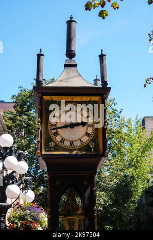 Fotografia del famoso Vancouver Steam Clock, all'angolo di Cambie e Walter Streets, Gastown, Vancouver, British Columbia, Canada su un bellissimo orologio Foto Stock