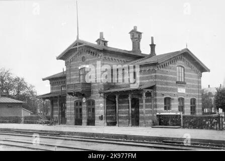 Stazione costruita nel 1865. Una-e un-mezzo-piano stazione casa in mattoni. Aumento meccanico degli ingranaggi. Architetto C Adelsköld. Foto Stock