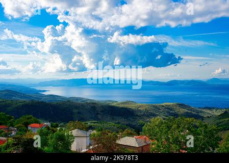 Architettura tradizionale in un villaggio di Monte Pelion, villaggio di Milies, Grecia. Foto Stock