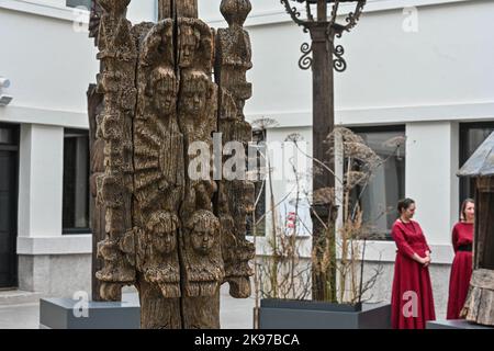 Pabrade. Belgio, 26/10/2022, immagine ripresa durante una visita al Museo Nazionale Ciurlionis, visita ufficiale di Stato della coppia reale belga nella Repubblica di Lituania, mercoledì 26 ottobre 2022, a Pabrade. BELGA FOTO PISCINA FREDERIC ANDRIEU Foto Stock