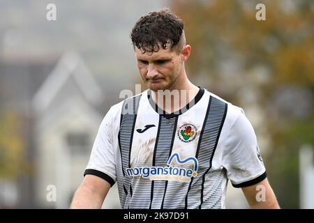 Ammanford, Galles. 22 ottobre 2022. Euros Griffiths di Ammanford dopo la partita della JD Cymru South League tra Ammanford e Swansea University presso il Recreation Ground di Ammanford, Galles, Regno Unito, il 22 ottobre 2022. Credit: Duncan Thomas/Majestic Media. Foto Stock