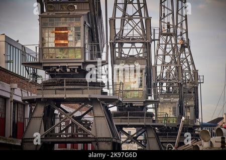 Centro di Bristol, gru a M Shed Museum Princes Wharf porto di Bristol City Docks Foto Stock