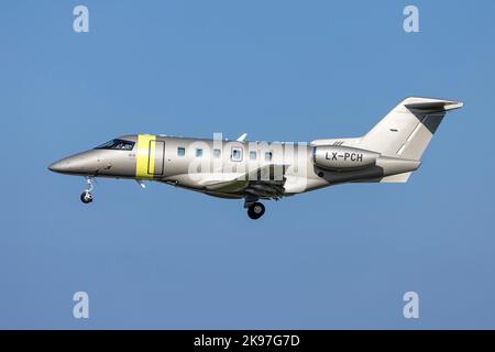 Nuovo Jetfly Aviation Pilatus PC-24 (REG: LX-PCH) in arrivo da Alicante. Foto Stock