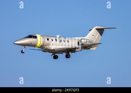 Nuovo Jetfly Aviation Pilatus PC-24 (REG: LX-PCH) in arrivo da Alicante. Foto Stock