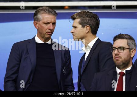 Amsterdam, Paesi Bassi. 26 ottobre 2022 Amsterdam, Paesi Bassi. AMSTERDAM - (LR) responsabile tecnico Ajax Gerry Hamstra, membro del Consiglio di sorveglianza Ajax Ernst Lithart durante la UEFA Champions League Group Una partita tra Ajax Amsterdam e Liverpool FC alla Johan Cruijff Arena il 26 ottobre 2022 ad Amsterdam, Paesi Bassi. ANP MAURICE VAN STEEN Foto Stock