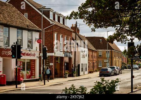 Godmanchester, Huntingdonshire, Cambridgeshire, Inghilterra. Negozi del villaggio lungo il Causeway Foto Stock