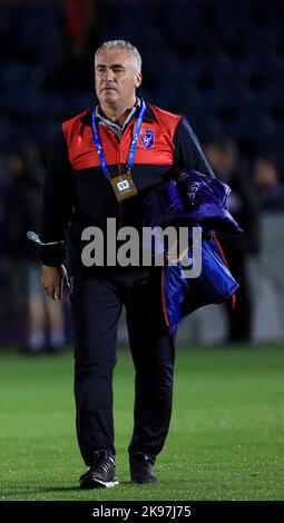 Nikolin Leka, manager di Vllaznia, guarda avanti alla partita del UEFA Women's Champions League Group A Kingsmeadow, Kingston upon Thames. Data immagine: Mercoledì 26 ottobre 2022. Foto Stock