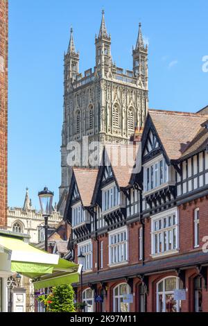 Torre della Cattedrale di Gloucester da College Street, Gloucester, Gloucestershire, Inghilterra, Regno Unito Foto Stock