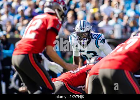 Charlotte, North Carolina, Stati Uniti. 23rd Ott 2022. Carolina Panthers fine difensivo Brian Burns (53) durante il primo trimestre del matchup NFL a Charlotte, NC. (Scott Kinser/Cal Sport Media). Credit: csm/Alamy Live News Foto Stock