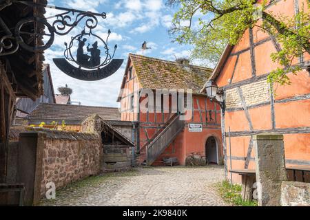 Fabbro tradizionale nella vecchia casa alsaziana nell'Ecomuseo Alsazia nella città di Mulhouse, Alsazia, Francia Foto Stock