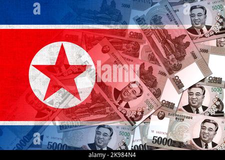 Bandiera nordcoreana e banconote in contanti vinte dalla Corea del Nord (moneta, economia, affari, finanza, inflazione, crisi) Foto Stock