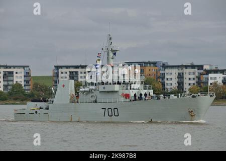 HMCS Kingston, una nave di difesa costiera di classe Kingston, della Royal Canadian Navy sul Tamigi che effettua una visita a Londra, Inghilterra Foto Stock