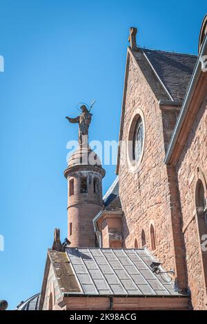 L'Abbazia di Mont Sainte-Odile, conosciuta anche come Abbazia di Hohenburg, è un monastero nunnery, situato sul Mont Sainte-Odile, una delle vette più famose della montagna dei Vosgi Foto Stock