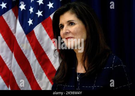 Harrisburg, Stati Uniti. 26th Ott 2022. L'ex governatore della Carolina del Sud Nikki Haley partecipa a un evento in cui il candidato repubblicano per il senatore Mehmet Oz riceve l'approvazione della Pennsylvania state Trooper Association ad Harrisburg, PA, USA, il 26 ottobre 2022. TV-personalità Dr. Oz corre in una stretta gara contro il democratico John Fetterman. Credit: Bastiaan Slabbers/OogImages Foto Stock