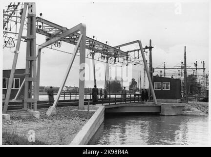 Il ponte a doppio binario sul canale di Göta in modalità di traffico ferroviario. Foto Stock