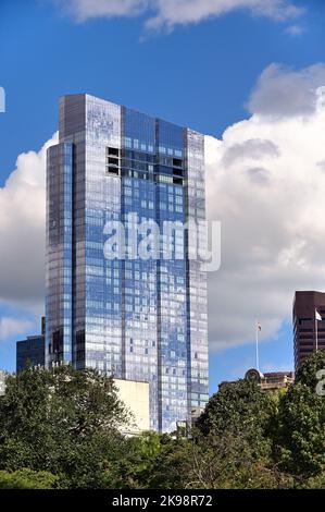 Boston, Massachusetts, Stati Uniti. La Millennium Tower residenziale nel centro di Boston. Foto Stock