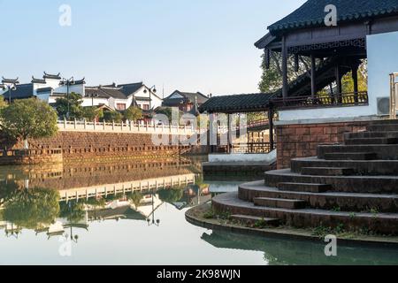 Un giardino tradizionale in stile Jiangnan Foto Stock