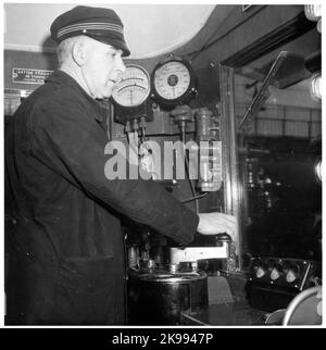 Conducente LOK nella cabina operatore con l'abitacolo. Foto Stock