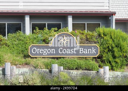 Newport, OR, USA - 15 settembre 2022; firma presso la sede centrale della Oregon Coast Bank a Newport Foto Stock