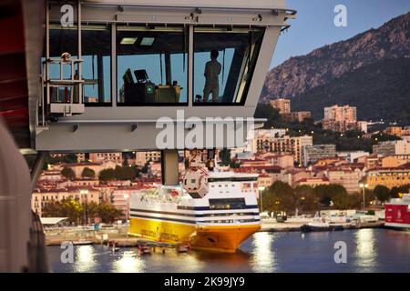 Città portuale Ajaccio capitale della Corsica, isola francese nel Mar Mediterraneo. Mariana e porto dei traghetti Foto Stock