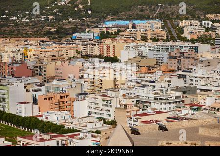 Città portuale Ibiza Isole Baleari, Spagna Mar Mediterraneo, edifici in città Foto Stock