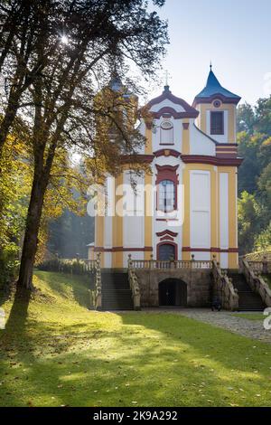 Hradistě Vraclav, kostel sv. Mikuláše, barokní Lázně, Vraclav u Vysokého Mýta, Česká republika / insediamento di Vracla, chiesa di san Nicolao, spa barocca, n. Foto Stock