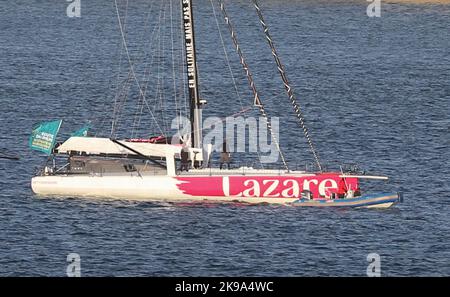 IMOCA LAZARE Skipper Tanguy le Turquais durante la Route du Rhum-destinazione Guadalupa 2022, corsa transatlantica solista, Saint-Malo - Guadalupa (6.562 chilometri) il 26 ottobre 2022 a Saint-Malo, Francia - Foto Laurent Lairys / DPPI Foto Stock