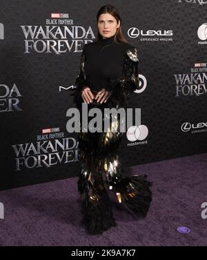 Los Angeles, Stati Uniti. 26th Ott 2022. Il lago Bell arriva al PANTHER NERO dei Marvel Studios: WAKANDA FOREVER World Premiere che si tiene presso il Dolby Theater di Hollywood, CA, mercoledì 26 ottobre 2022. (Foto di Sthanlee B. Mirador/Sipa USA) Credit: Sipa USA/Alamy Live News Foto Stock