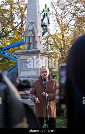 Il Monumento della gratitudine dell'Armata Rossa fu smantellato a Glucczyce, Polonia, il 26 ottobre 2022. Questa è la fase successiva della decommunizzazione dello spazio pubblico, la Foto Stock