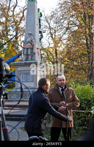 Il Monumento della gratitudine dell'Armata Rossa fu smantellato a Glucczyce, Polonia, il 26 ottobre 2022. Questa è la fase successiva della decommunizzazione dello spazio pubblico, la Foto Stock