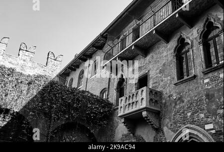 Vista sul balcone della casa di Giulietta Capulet a Verona, Veneto, Italia Foto Stock