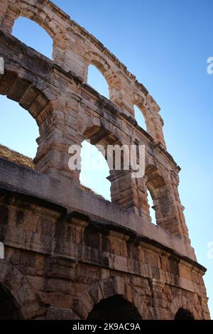 Veduta esterna dell'Arena di Verona, Veneto, Italia, Europa, Patrimonio Mondiale dell'Umanità Foto Stock