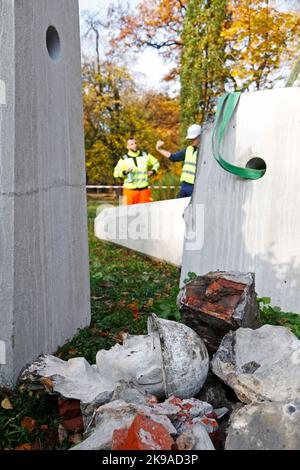 Il Monumento della gratitudine dell'Armata Rossa fu smantellato a Glucczyce, Polonia, il 26 ottobre 2022. Questa è la fase successiva della decommunizzazione dello spazio pubblico, la Foto Stock