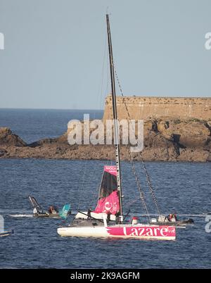 Saint-Malo, Francia. 26/10/2022, IMOCA LAZARE Skipper Tanguy le Turquais durante la Route du Rhum-destinazione Guadalupa 2022, corsa transatlantica solista, Saint-Malo - Guadalupa (6.562 chilometri) il 26 ottobre 2022 a Saint-Malo, Francia. Foto di Laurent Lairys/ABACAPRESS.COM Foto Stock