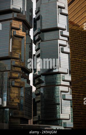 Particolare delle facciate in vetro del Centro Lippo e del Centro finanziario Estremo Oriente, grattacieli dell'Ammiragliato, Isola di Hong Kong Foto Stock