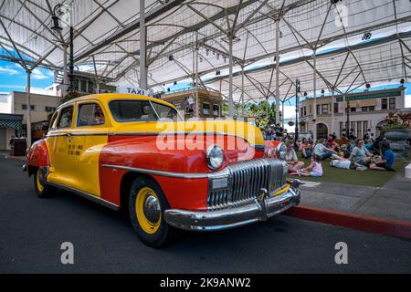 Gold Coast, Queensland, Australia - Auto d'epoca al parco a tema Movie World Foto Stock