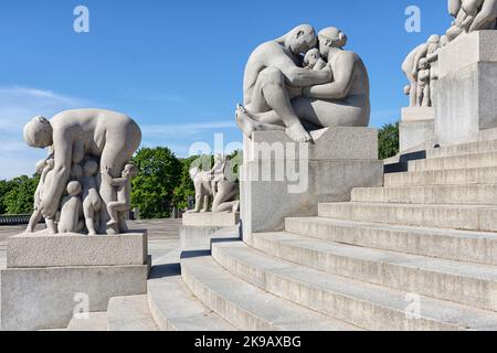 Sculture di granito famose, Parco delle sculture di Vigeland, installazione di Vigeland, Parco Vigelandpark, Parco Frogner, Oslo, Norvegia Foto Stock