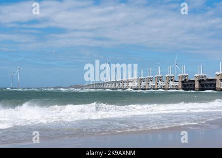 Oosterschelde sbarramento con Banjaard Beach, Kampaland, Zeeland, Paesi Bassi, Europa Foto Stock