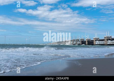 Oosterschelde sbarramento con Banjaard Beach, Kampaland, Zeeland, Paesi Bassi, Europa Foto Stock