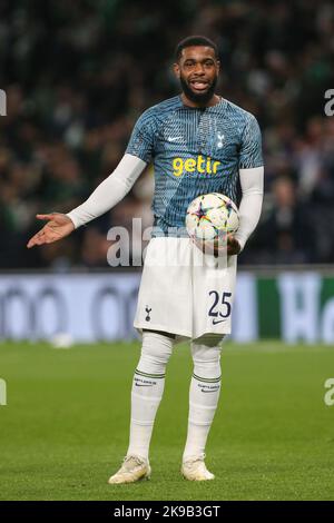 Londra, Regno Unito. 26th Ott 2022. Japhet Tanganga #25 di Tottenham Hotspur durante la partita della UEFA Champions League Tottenham Hotspur vs Sporting Lisbon al Tottenham Hotspur Stadium, Londra, Regno Unito, 26th ottobre 2022 (Photo by Arron Gent/News Images) Credit: News Images LTD/Alamy Live News Foto Stock
