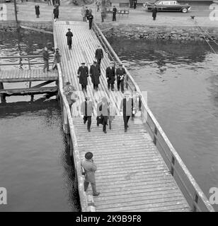 La visita reale al traghetto ferroviario 'Trelleborg' a Stoccolma, Gustav VI Adolf e il Principe ereditario Carl Gustaf Sedemer Carl XVI Gustaf Foto Stock