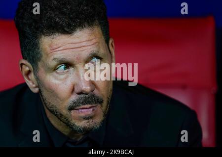 Allenatore capo dell'Atletico de Madrid Diego Pablo Simeone durante la partita della UEFA Champions League, gruppo B tra Atletico de Madrid e Bayer 04 Leverkusen ha giocato allo stadio Civitas Metropolitano il 26 ottobre 2022 a Madrid, Spagna. (Foto di Sergio Ruiz / PRESSIN) Foto Stock