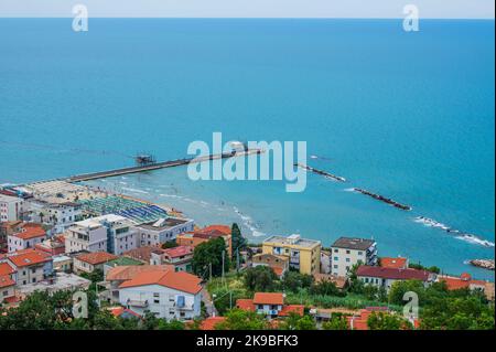 San Vito Chietino - 07-08-2022: Vista ad angolo alto della costa di San Vito Chietino Foto Stock